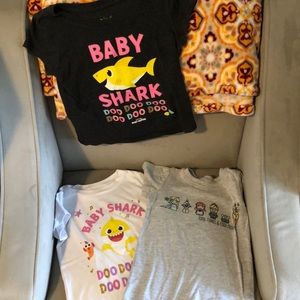 Set of 3 graphic tees size 3t baby shark frozen